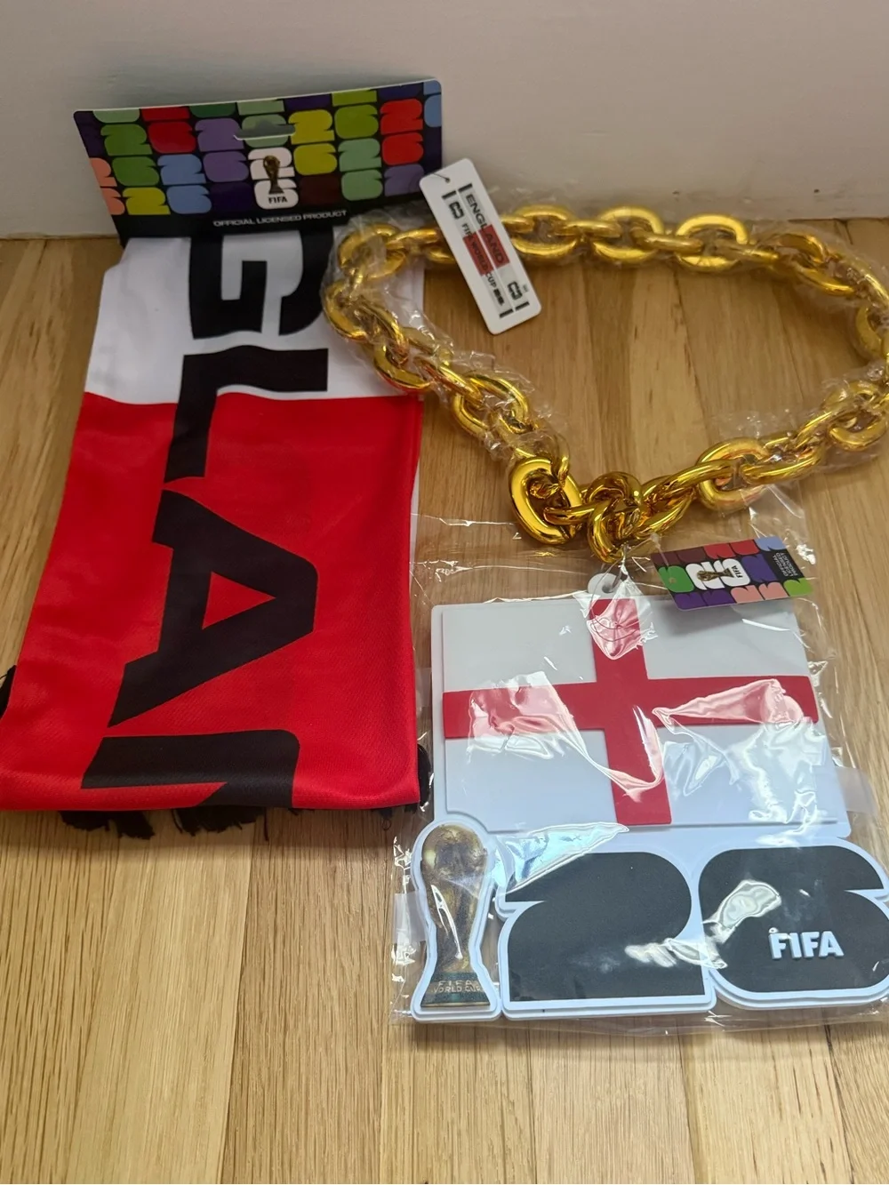 England Soccer World Cup Fan Gear - Fifa Scarf w/ Giant Necklace Red/White (NEW)